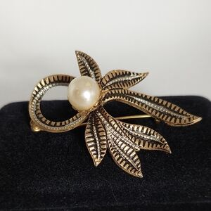 Vintage Spain Toledoware Damascene Leaves with Faux Pearl Brooch GVC